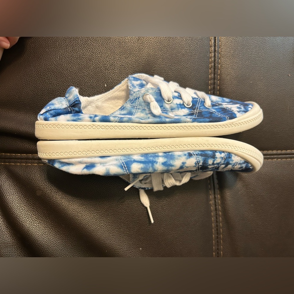 Time and Tru Tie Dye Sneakers. Size 8. - Picture 10 of 12